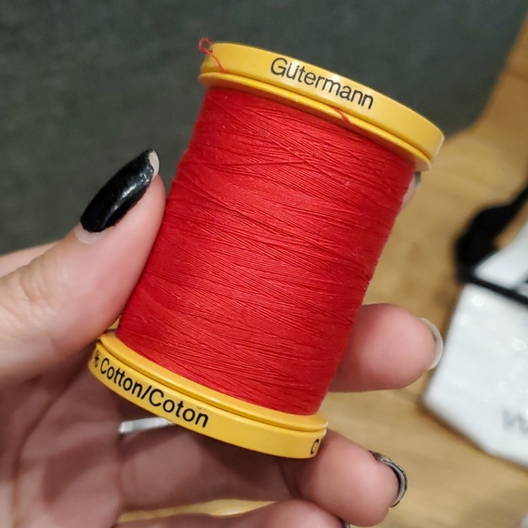 Sewing threads - Picture 5 of 5